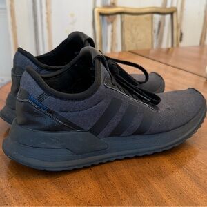 Men’s Adidas Black and Gray Sneakers Size 9.5